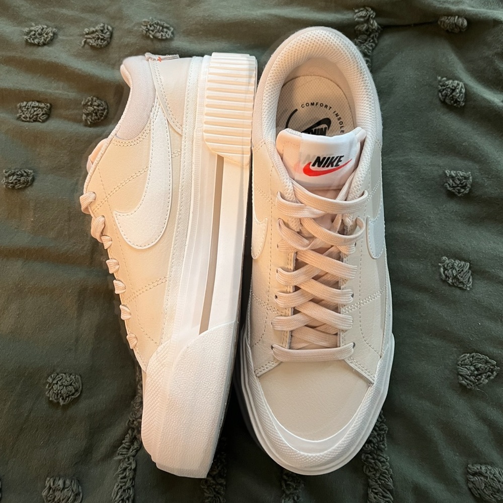 Low Platform Nike Blazers Size 7.5 Beige - Picture 2 of 4